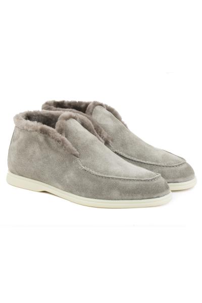 Grey Boots with Fur