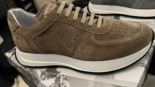 Dusty Sued Beighe Sneakers